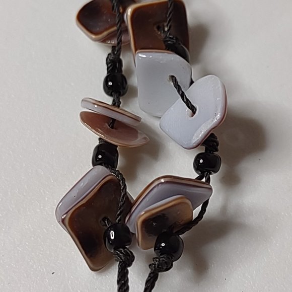 Very Cool Shell And String Necklace 21 Inches Long - Picture 11 of 15